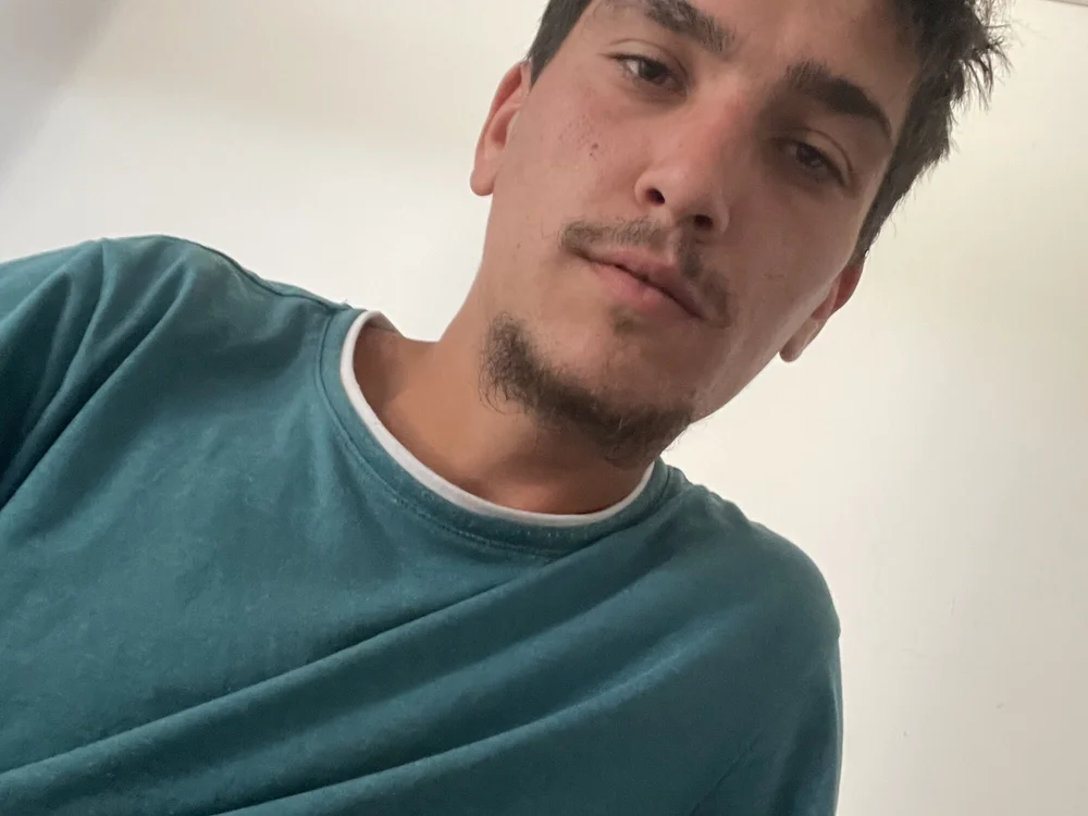 AndreiFlorentin30302 offline XXX-chat