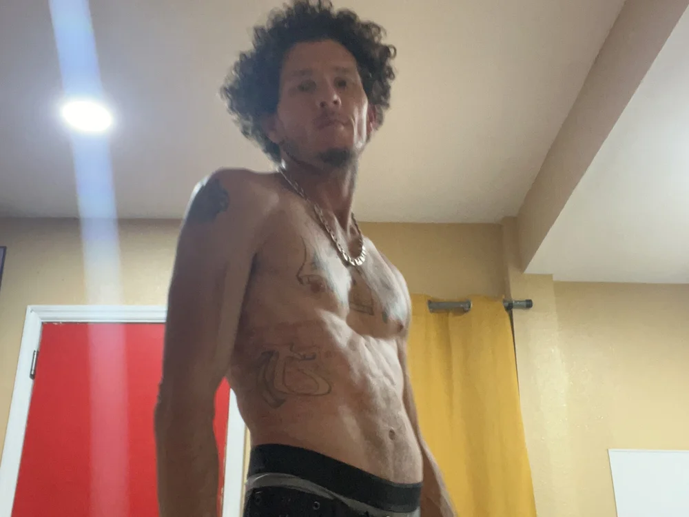 85Gbody69's Offline Chat Room