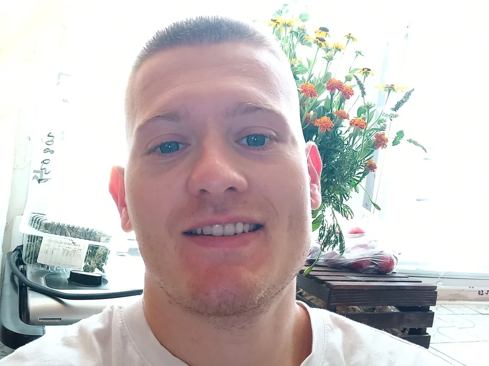 Alexballs888's Offline Chat Room