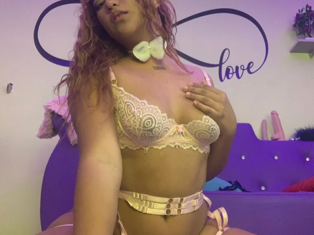 bianca_bennet's Offline Chat Room