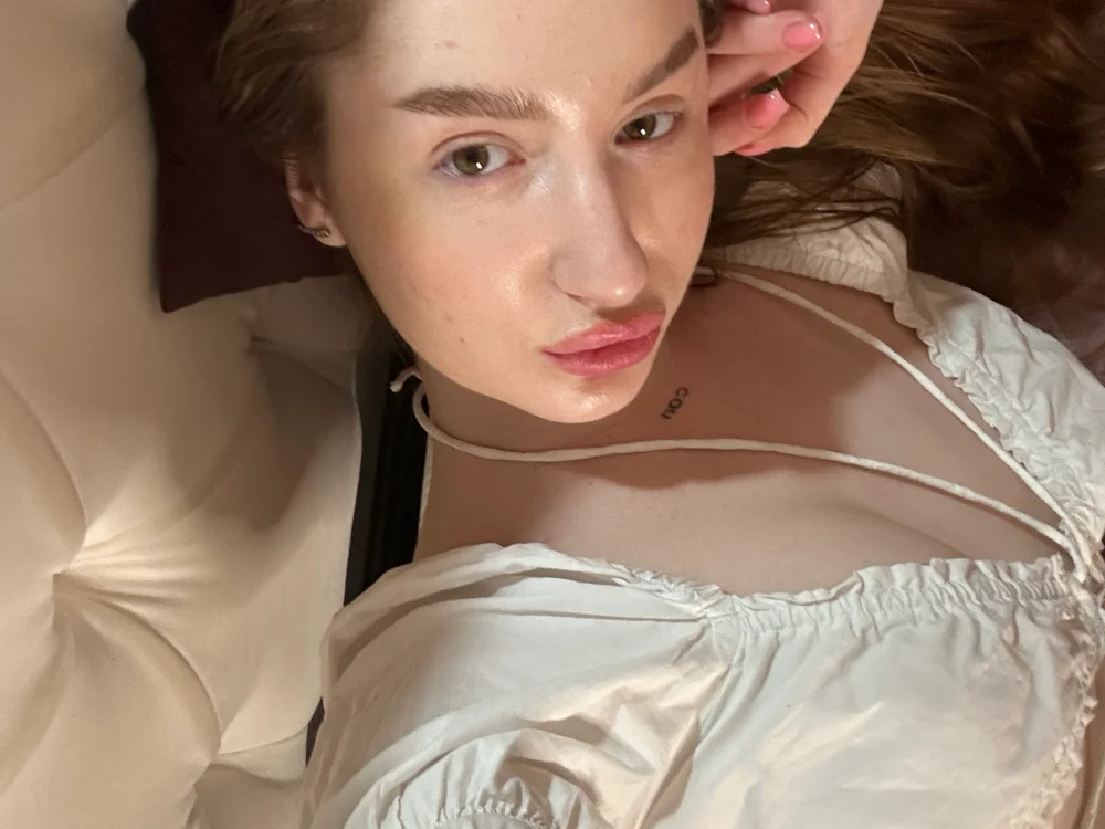 AlicaFoxis_: офлайн-секс-чат