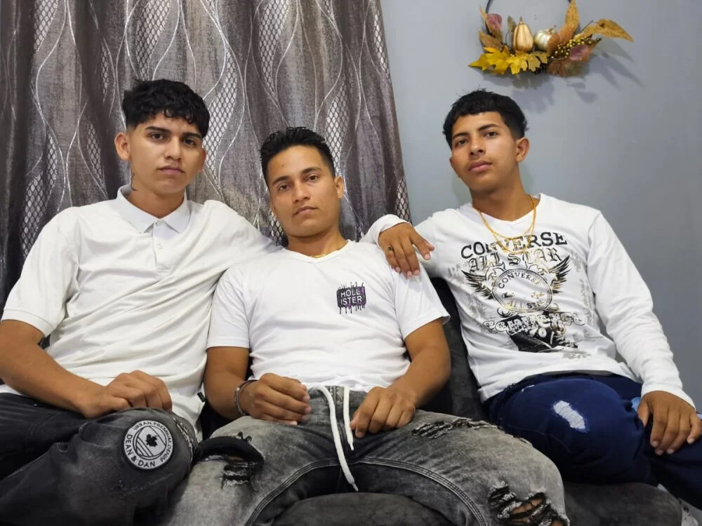 Онлайн чат XXX Latins_boysxxx