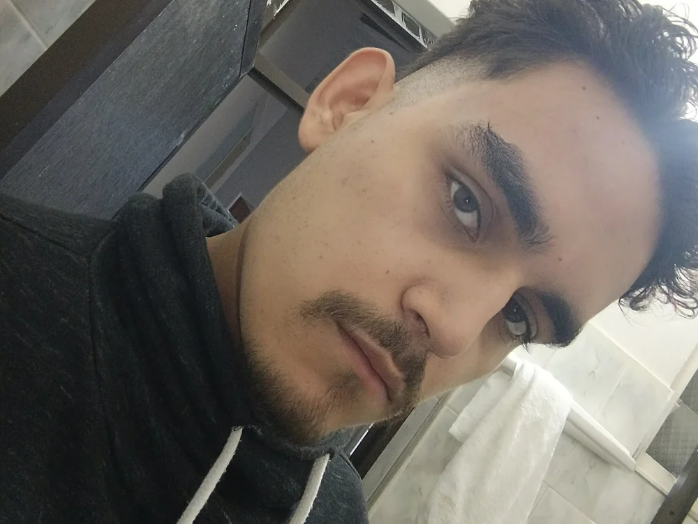 RossyAron offline chatrum
