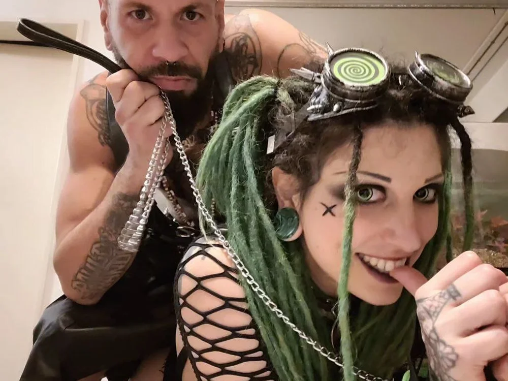 d_s_bdsm's Offline Chat Room