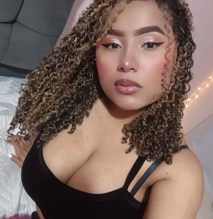 latina_sexy28 offline XXX-chat