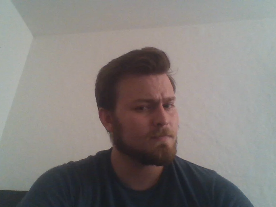 RikoRic: συνομιλία ΧΧΧ εκτός σύνδεσης