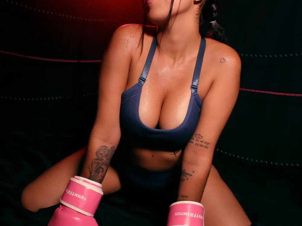 Chat XXX offline de Mia_Montess