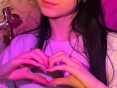 HolyRayLove on StripChat