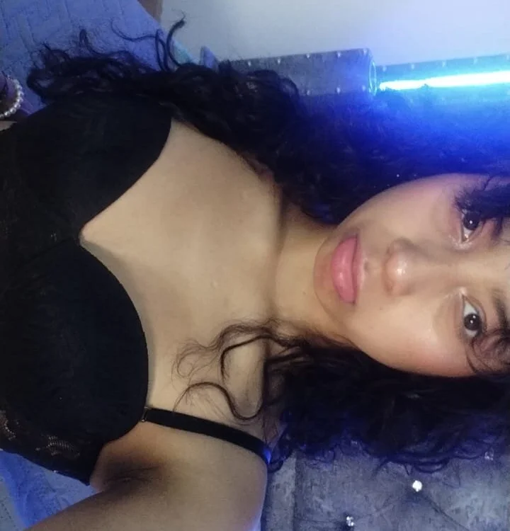 Mia_Cavalli's Offline XXX Chat