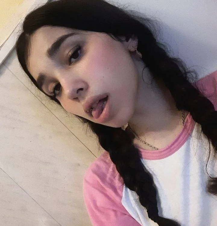 ห้องแชทออฟไลน์ของ AislyFerran