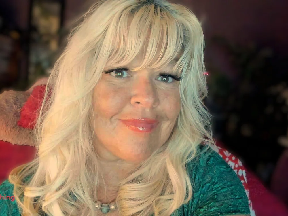BUSTY_VEGAS_MILF offline chatrum