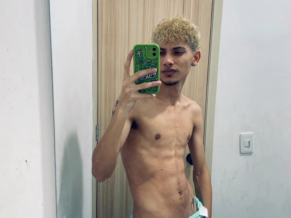 Erick_Fire14 offline XXX-chat
