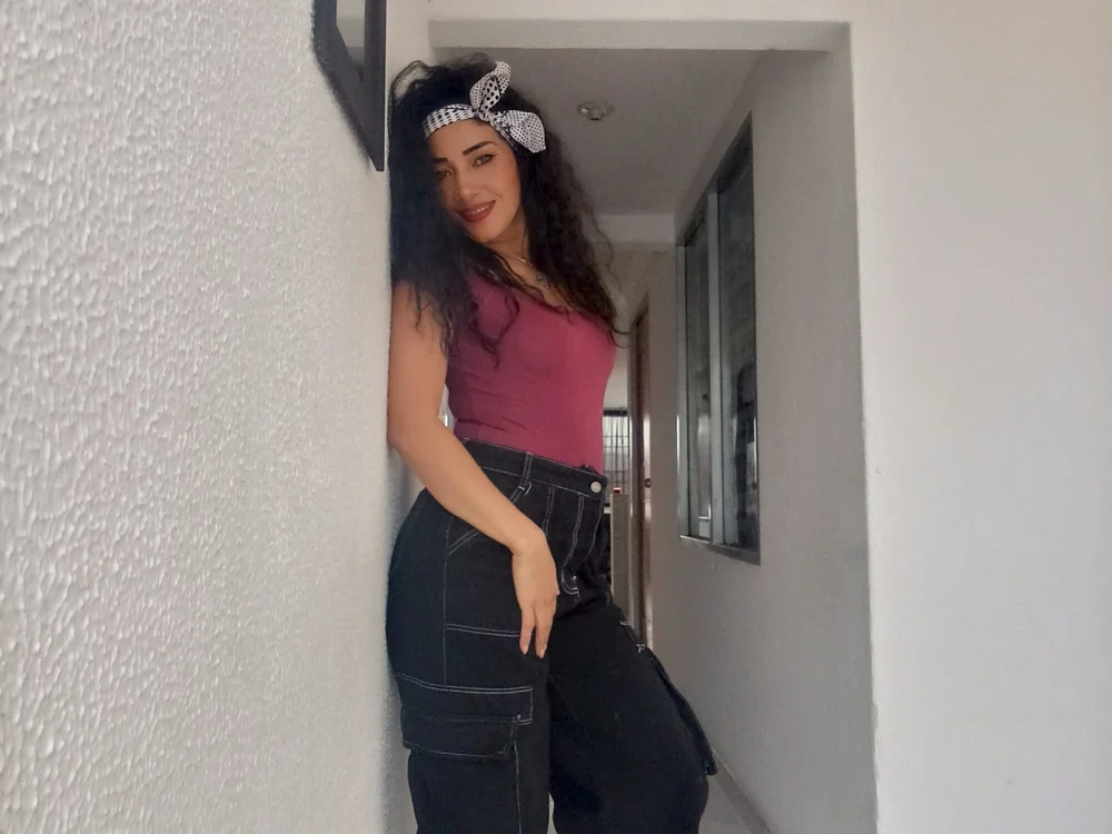 canela-hot34's Offline XXX Chat