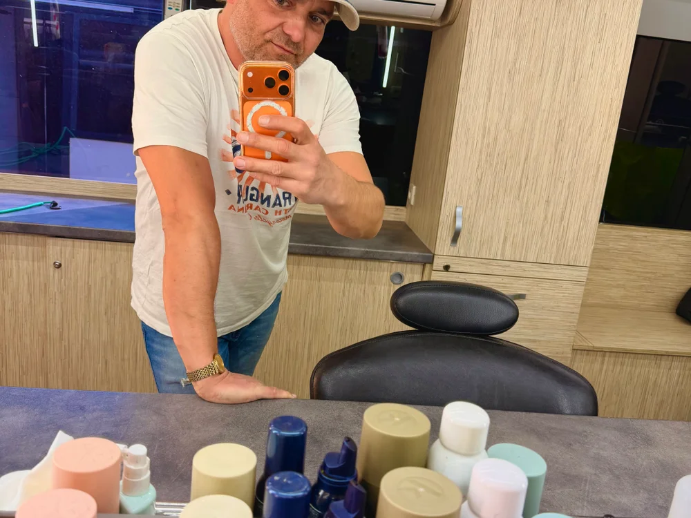 bartomiejwaw Offline XXX-Chat