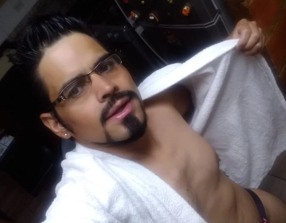 Dr_Pocholate84 Adlı Modelin Çevrimdışı XXX Sohbeti