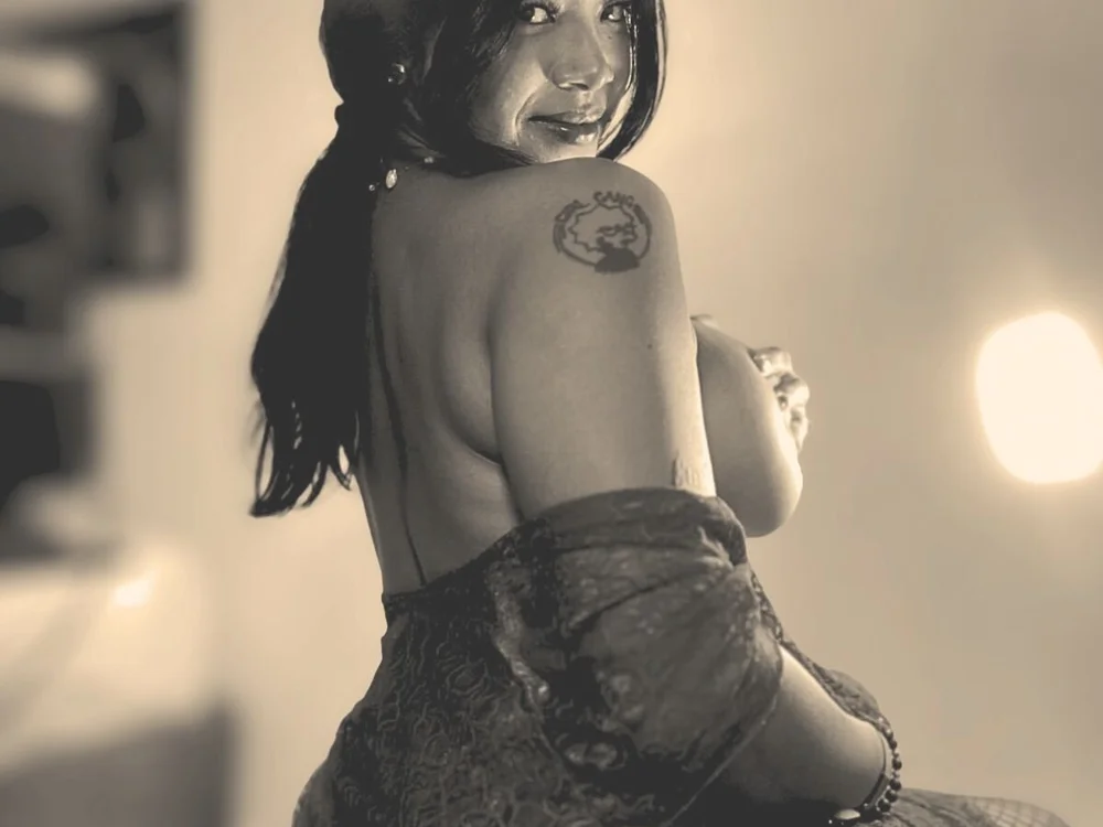saraapril_ Adlı Modelin Çevrimdışı XXX Sohbeti