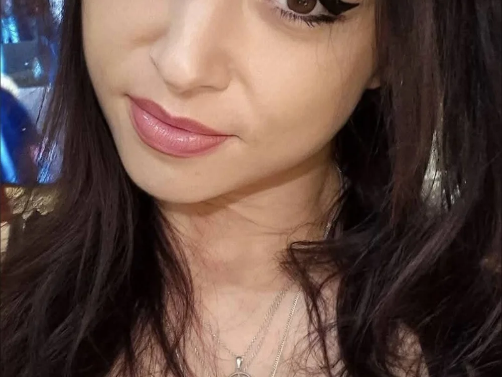Charlotte_UK's most recent online preview