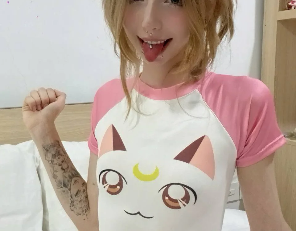 DaniGlow Offline XXX-Chat