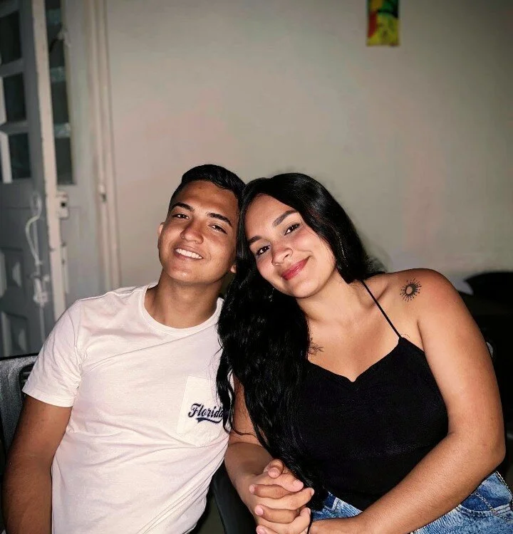 nina_and_khiian's Offline Chat Room