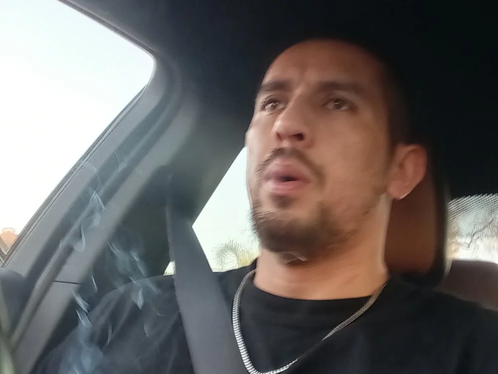 HimandIguy: офлайн-секс-чат