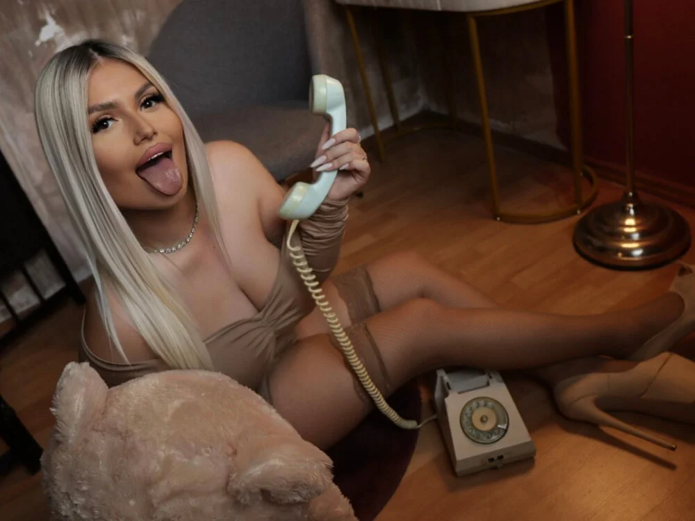 LorrySkye Adlı Modelin Çevrimdışı XXX Sohbeti