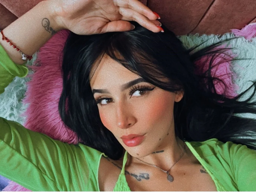 CHANEL_20's Offline XXX Chat