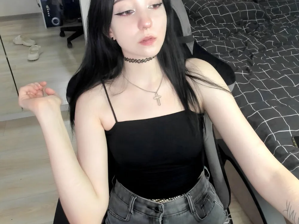 LisaBunnyy অফলাইন XXX চ্যাট