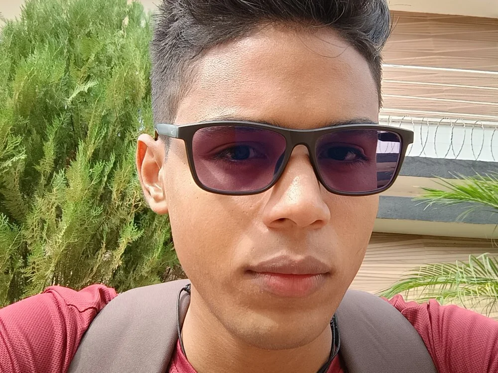 HornyTiger744 offline XXX-chat