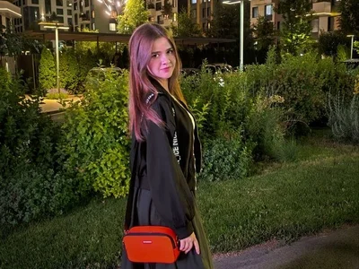 QueenBeatrice - Girl 