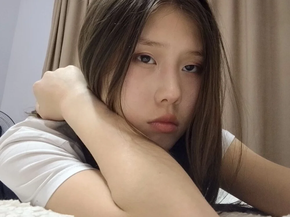 hikom1ko Offline XXX-Chat