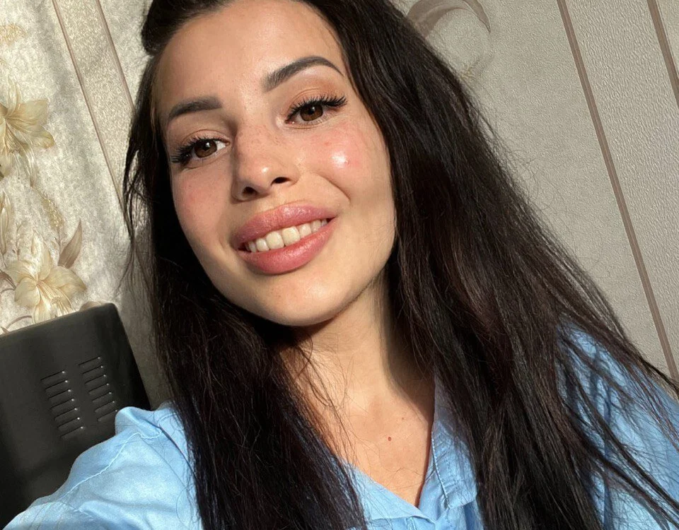 RosaAdamss' Offline Chat Room
