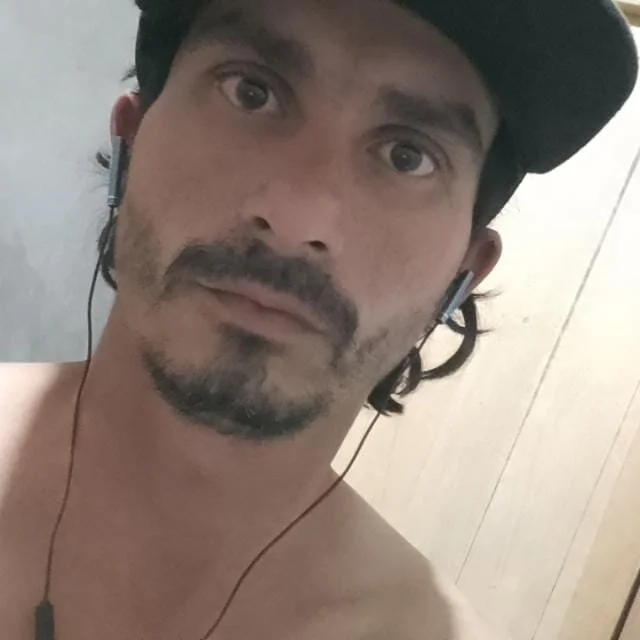 illafer10's Offline Chat Room