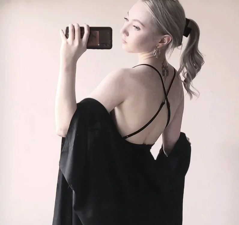 ElvinaBeldon's Offline XXX Chat