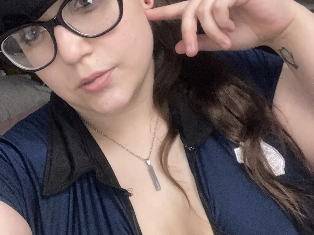 Delicatesecret's Offline Chat Room