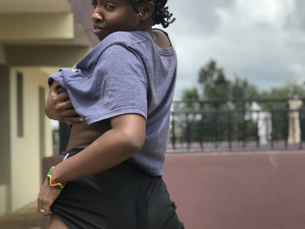 1essie Obrolan XXX Offline