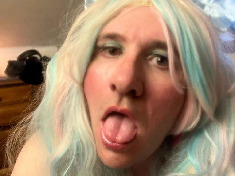 carlacee's Offline Chat Room