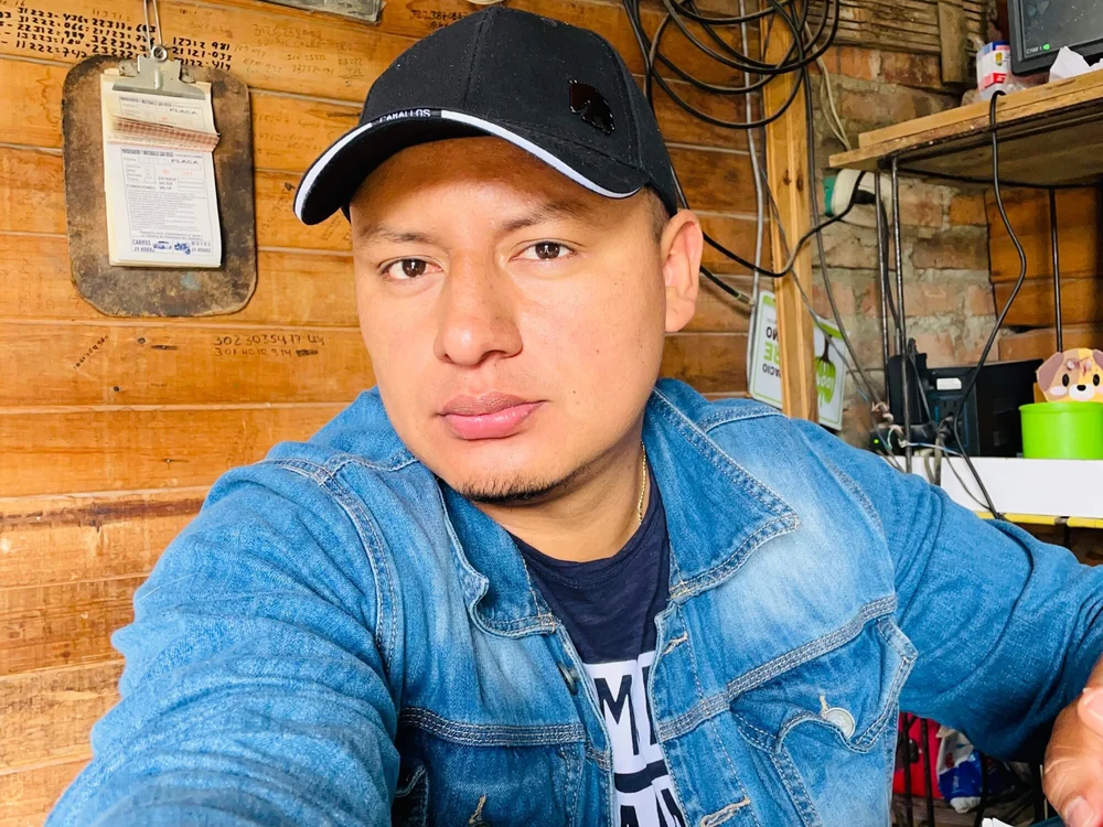 diego8812's Offline Chat Room