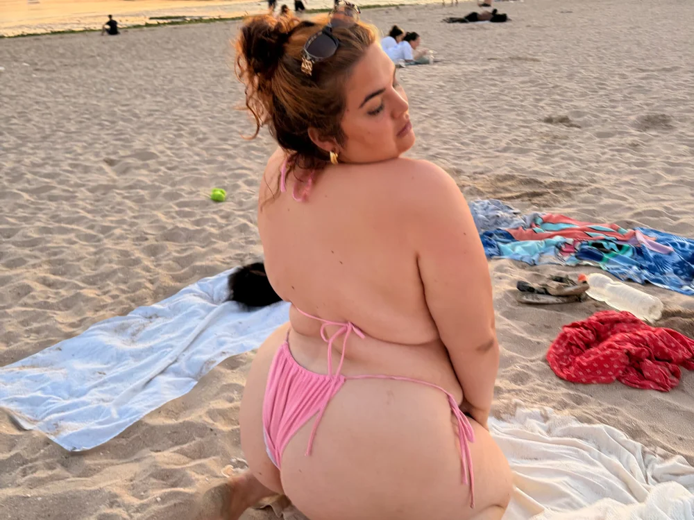 Watch  lilfroggy_off live on StripChat