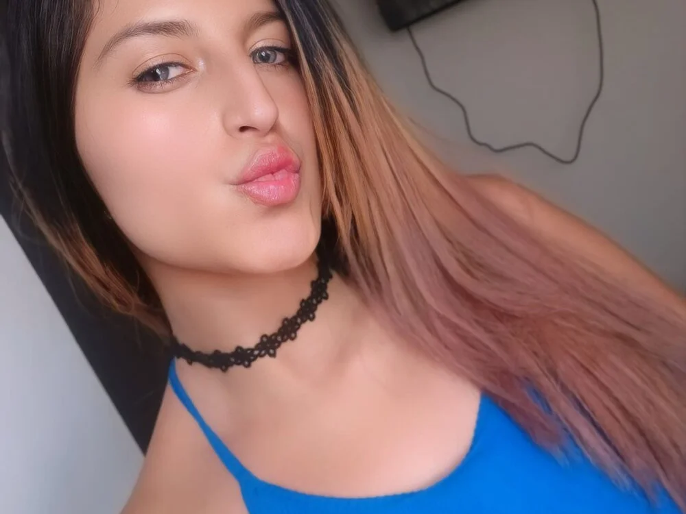 GiaRoussel's Offline XXX Chat