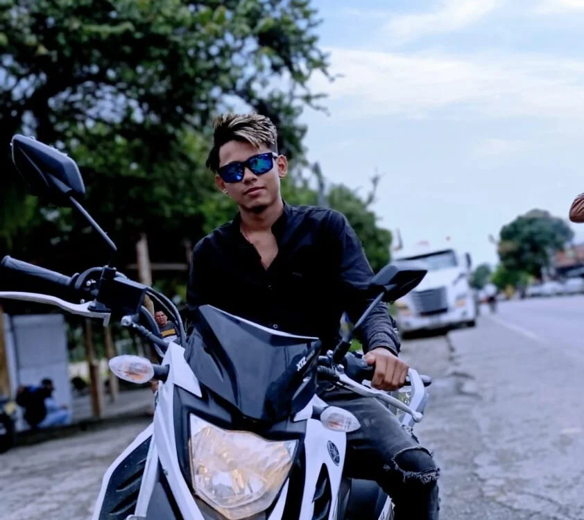 Adam_Hot12's Offline XXX Chat