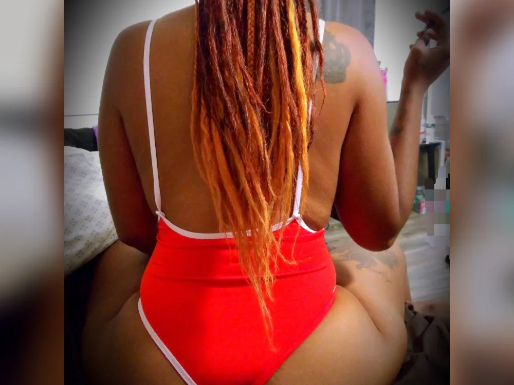 slimthick4's Offline Chat Room