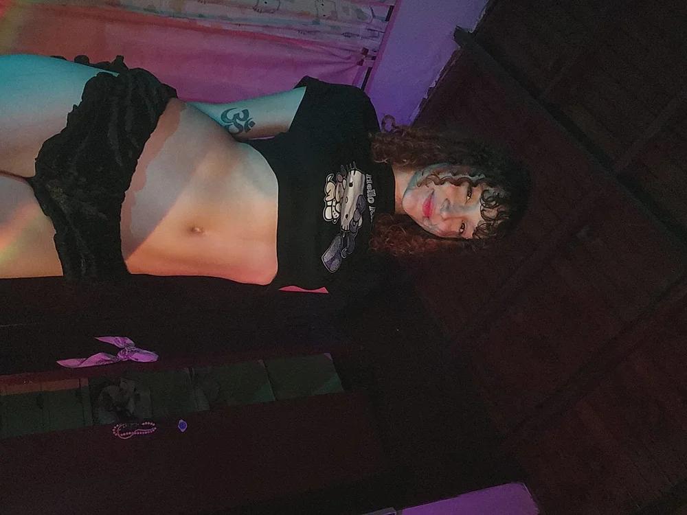 Annie_Tricx_'s Offline XXX Chat