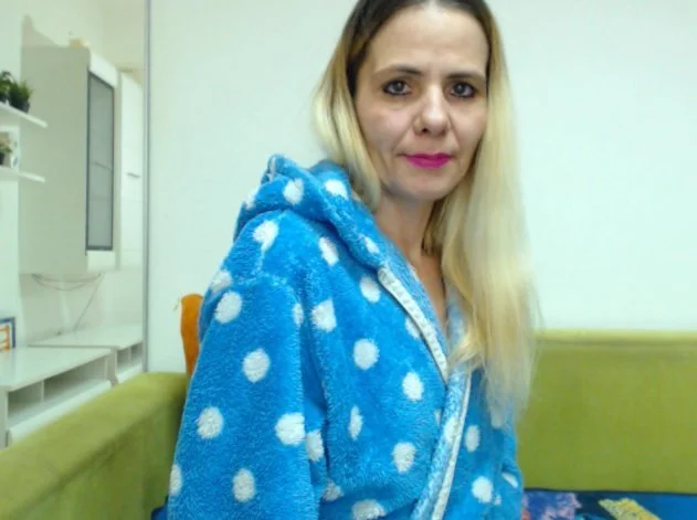 Anne_Cecille's Offline Chat Room