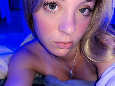 Em3ryy - Girl 