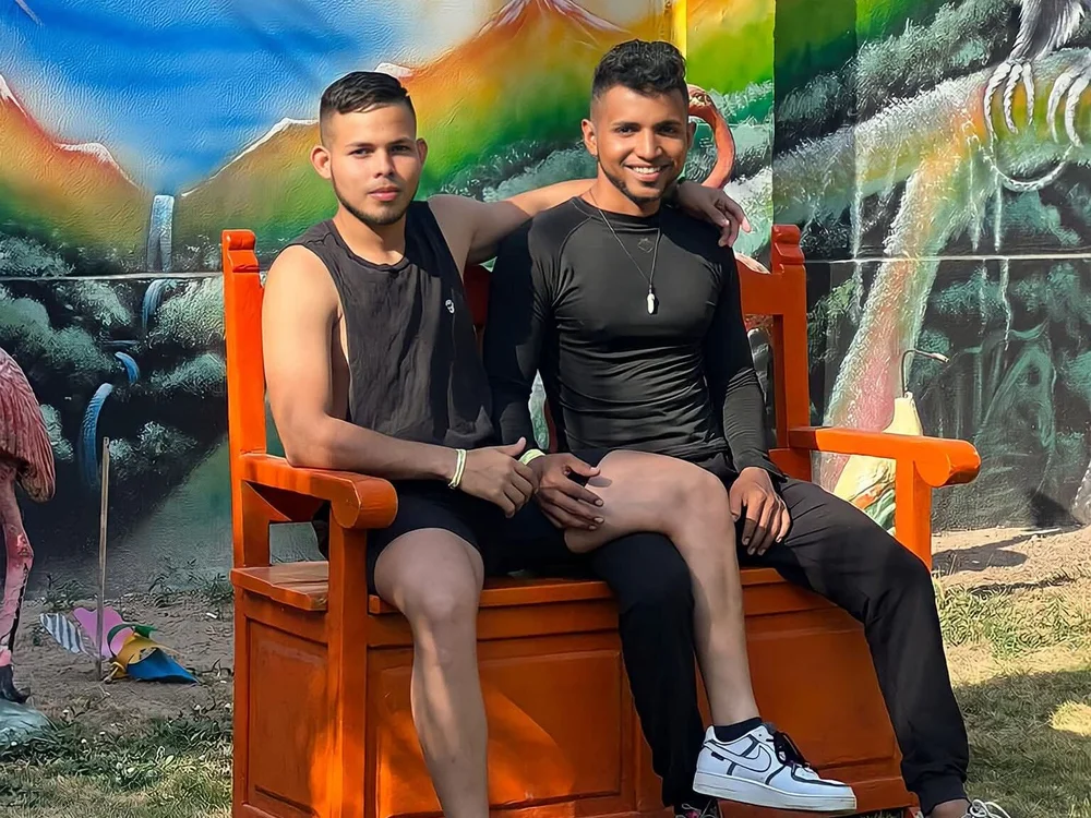 Darkdreams_latin's Offline XXX Chat