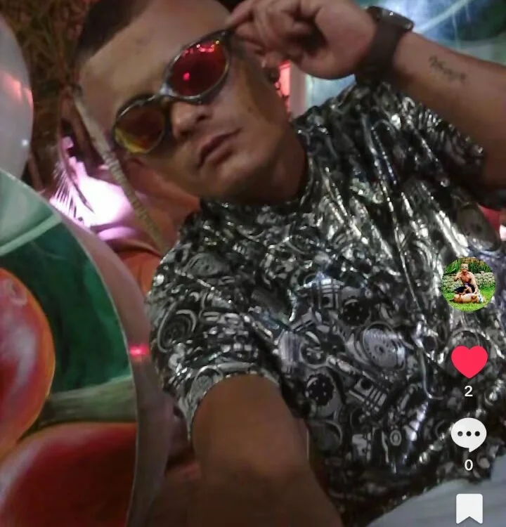 BorderedDossier: συνομιλία ΧΧΧ εκτός σύνδεσης