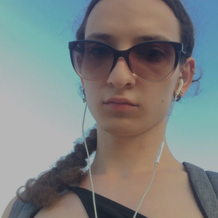 Transbabe21's Offline Chat Room