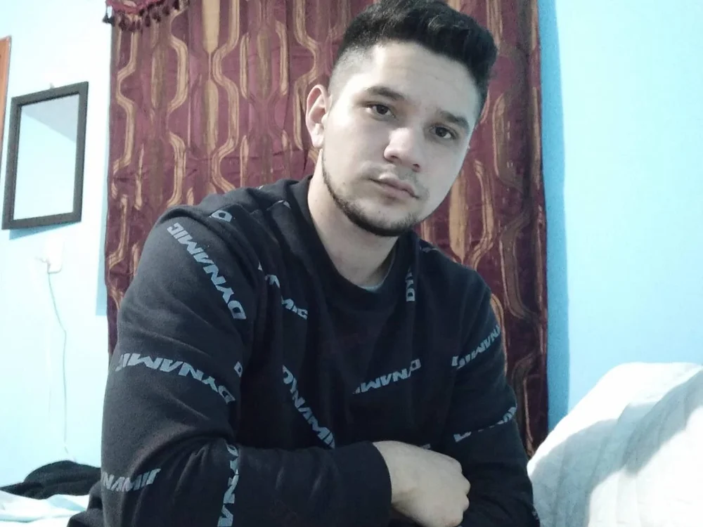 Axel_Walker5's Offline Chat Room