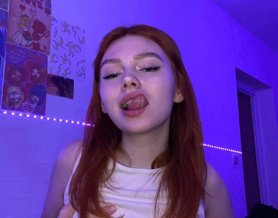 LolaRedBunny's Offline XXX Chat