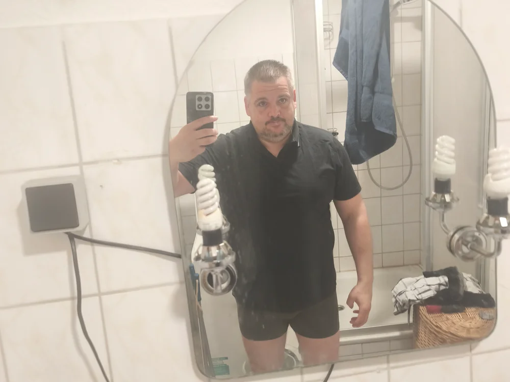 Ronny2510 Offline XXX-Chat